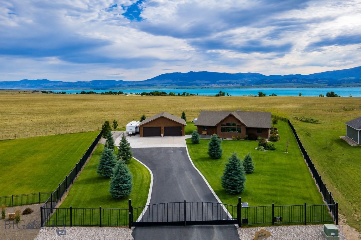 10 Mountainair Lane Property Photo 1