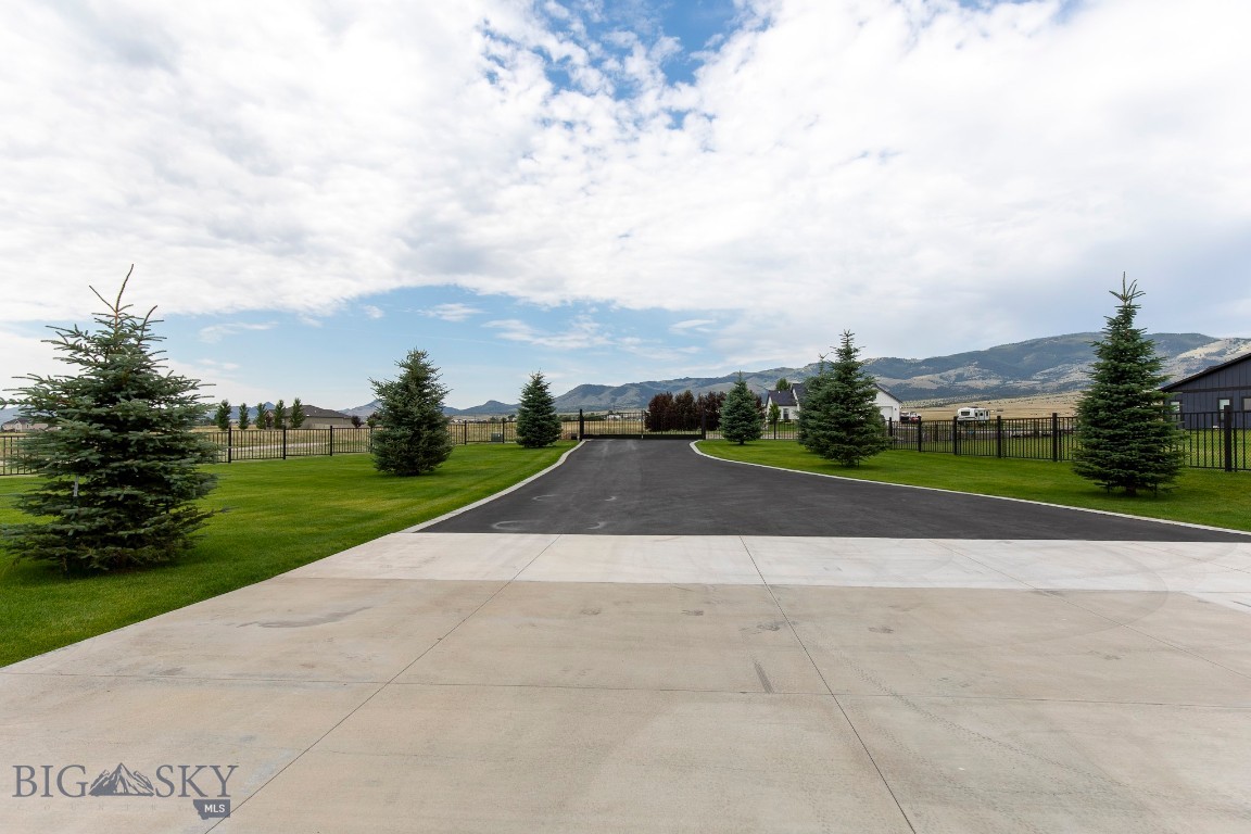 10 Mountainair Lane Property Photo 4