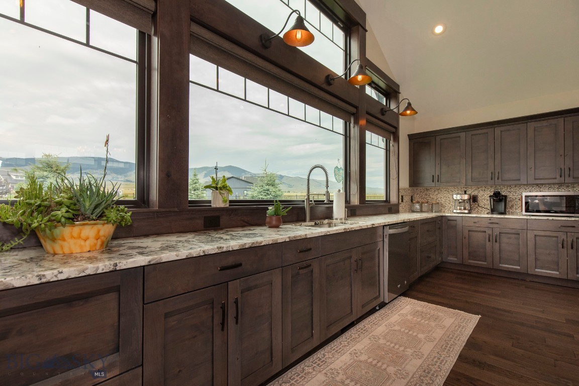 10 Mountainair Lane Property Photo 15