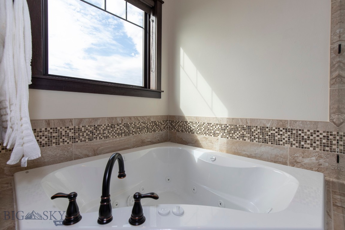 10 Mountainair Lane Property Photo 42