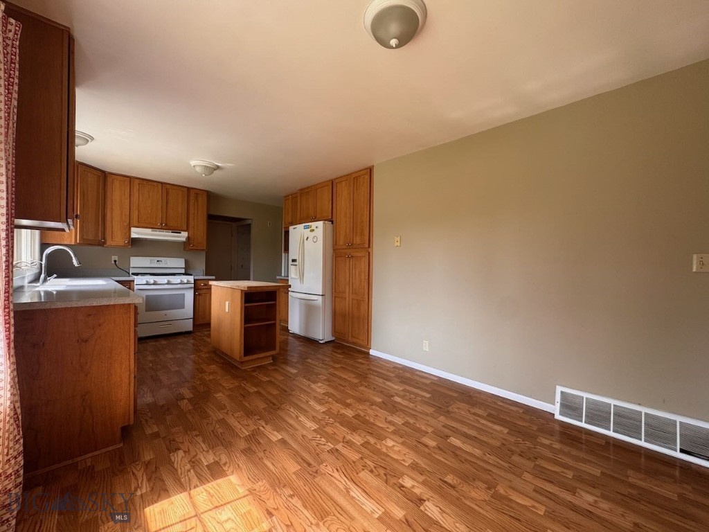 111 Circle Property Photo 5
