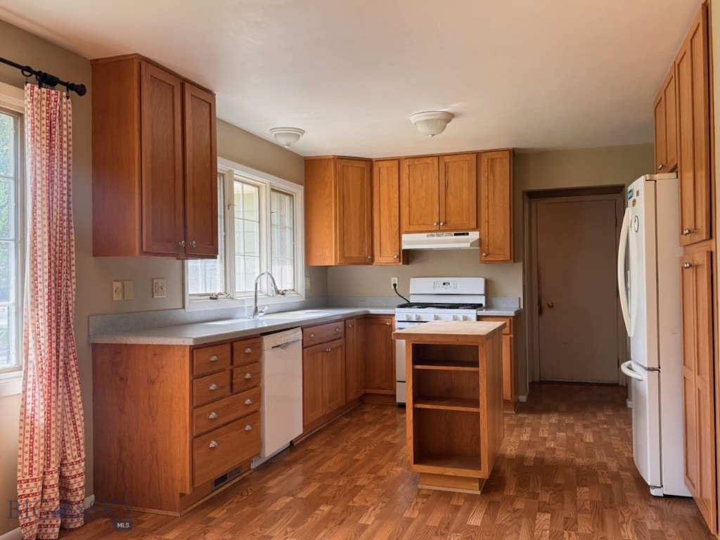 111 Circle Property Photo 6