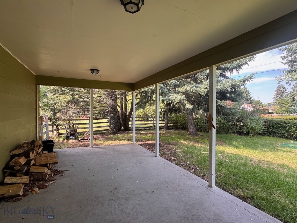 111 Circle Property Photo 12