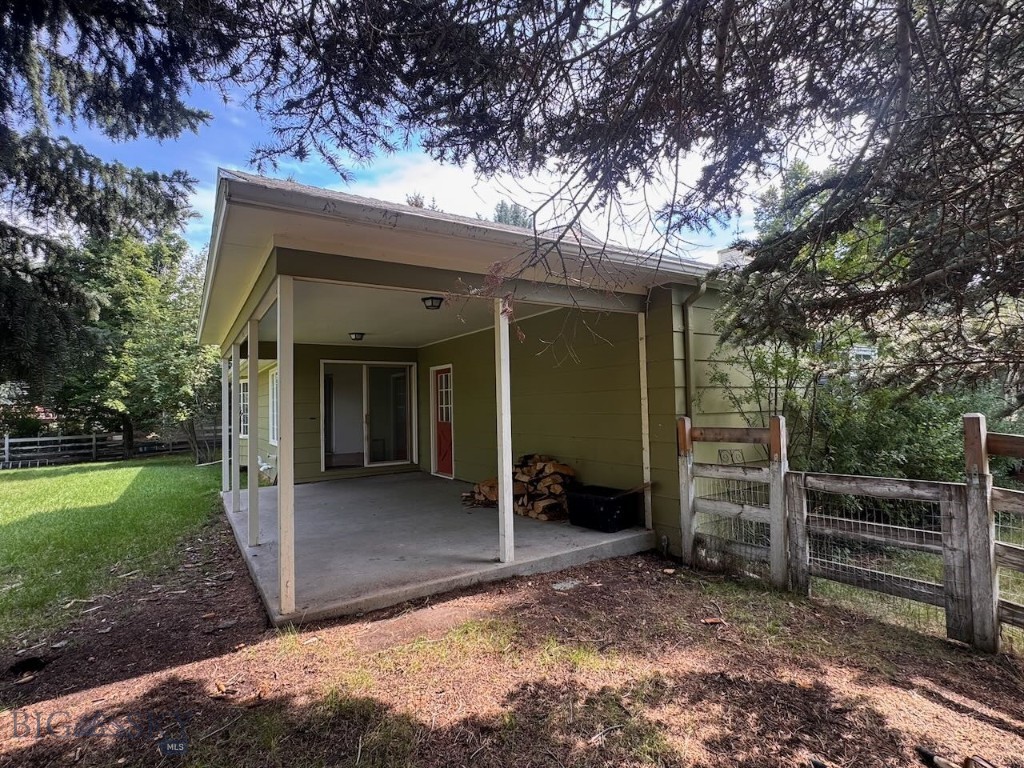 111 Circle Property Photo 13