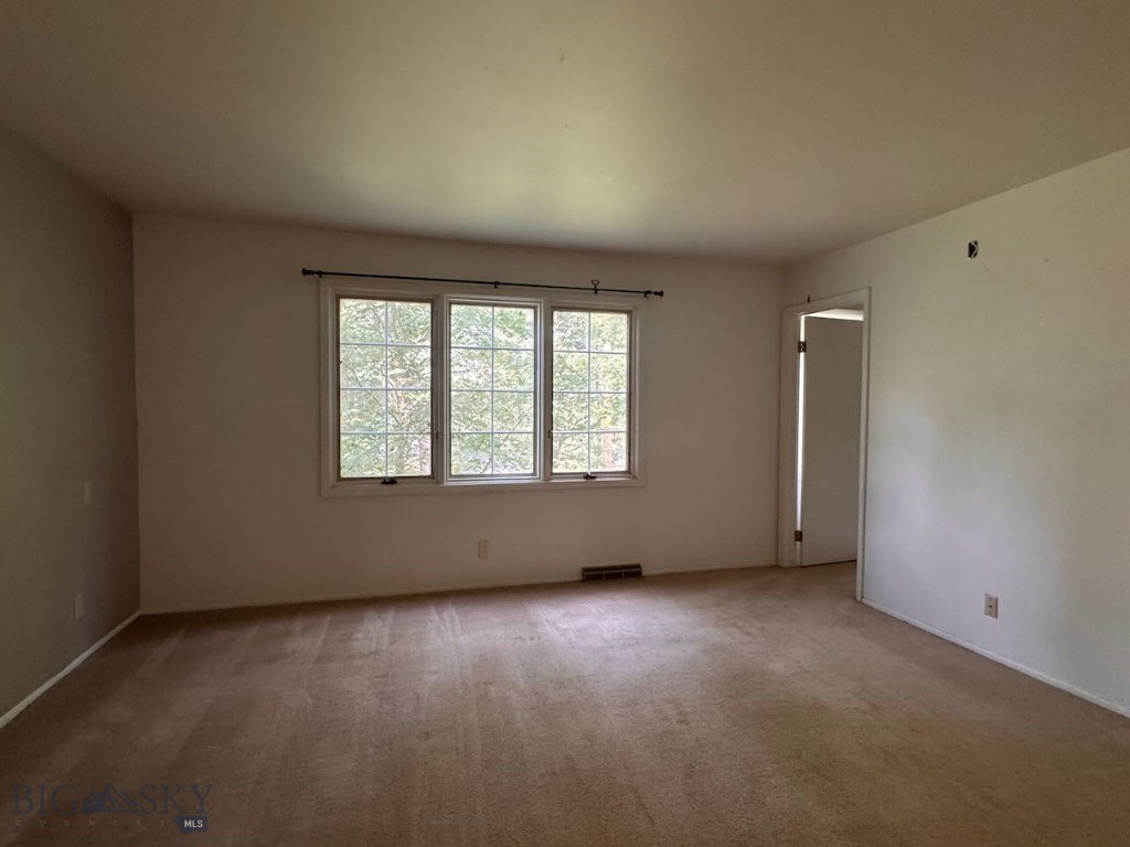 111 Circle Property Photo 16