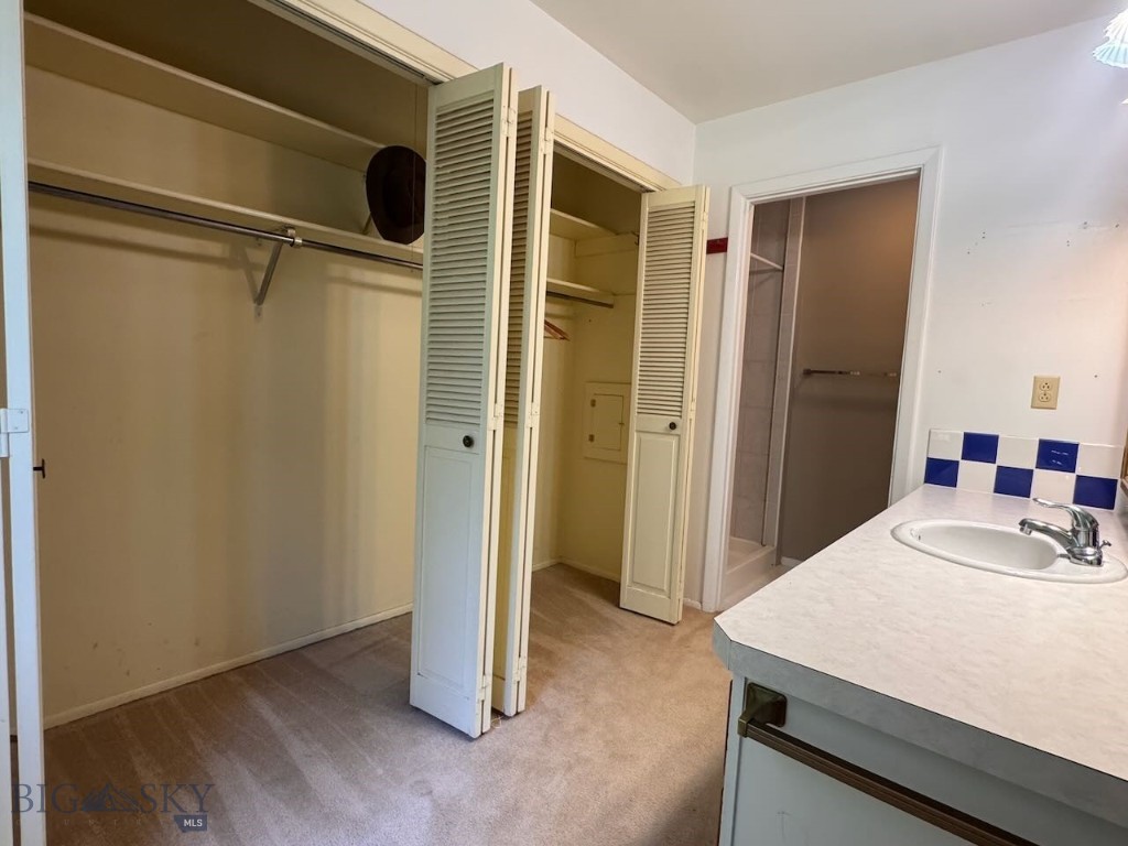 111 Circle Property Photo 18