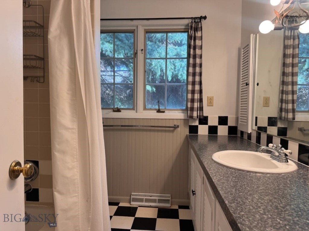 111 Circle Property Photo 25