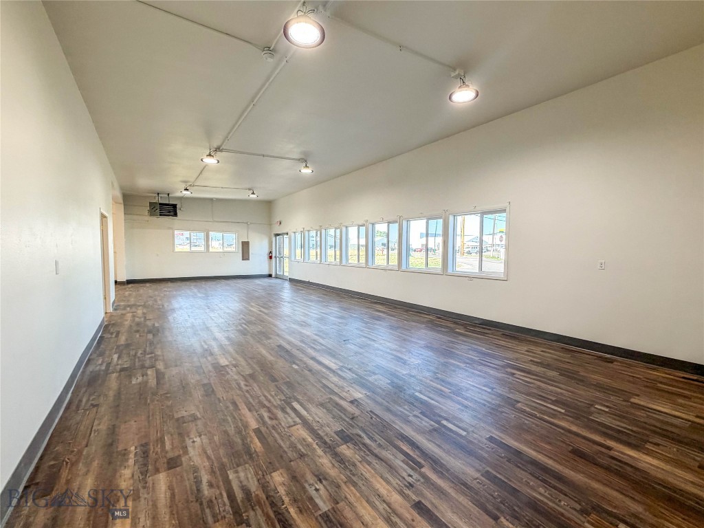 2104 Industrial Drive B Property Photo 1