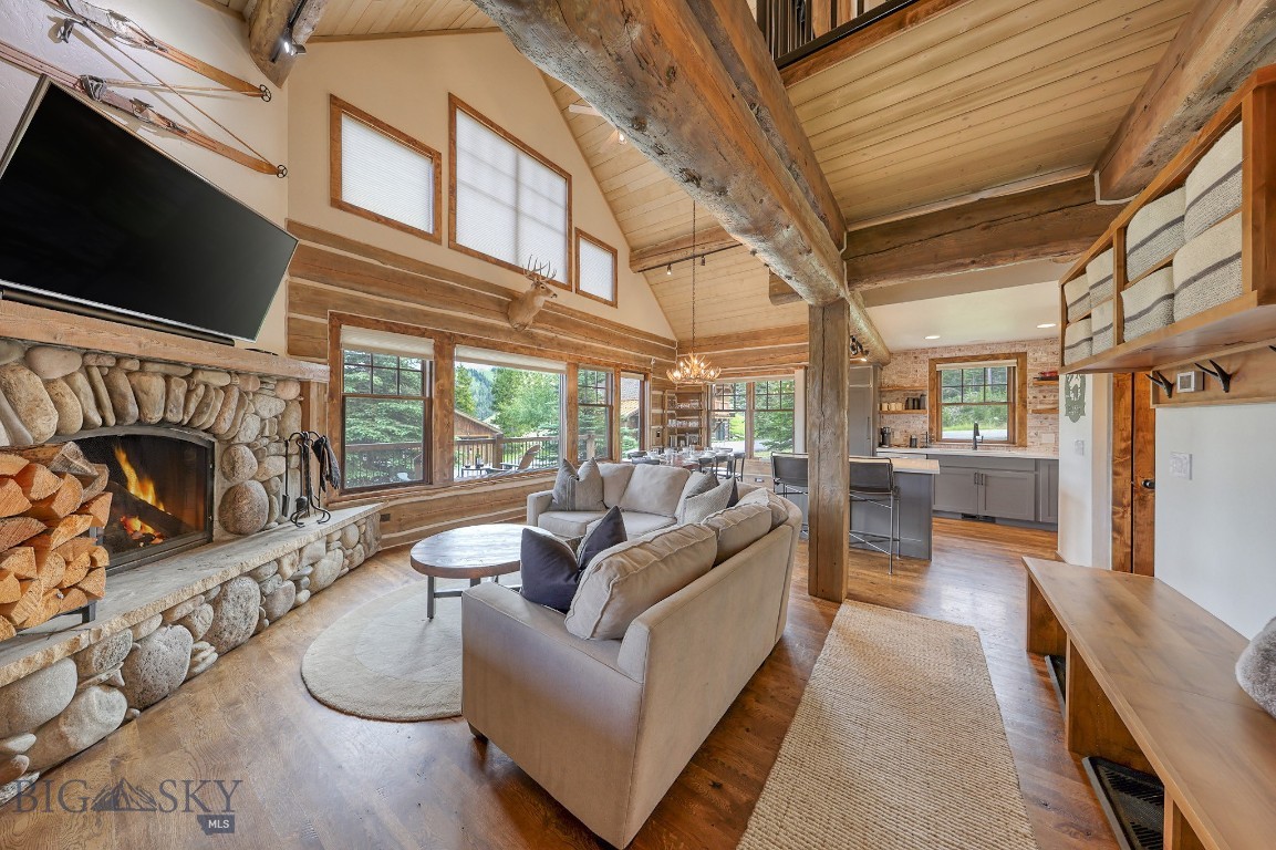 18 Manitou Property Photo 4
