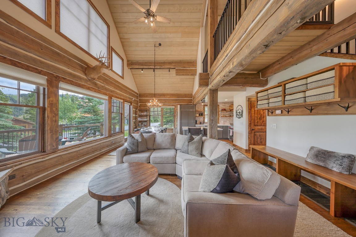 18 Manitou Property Photo 5