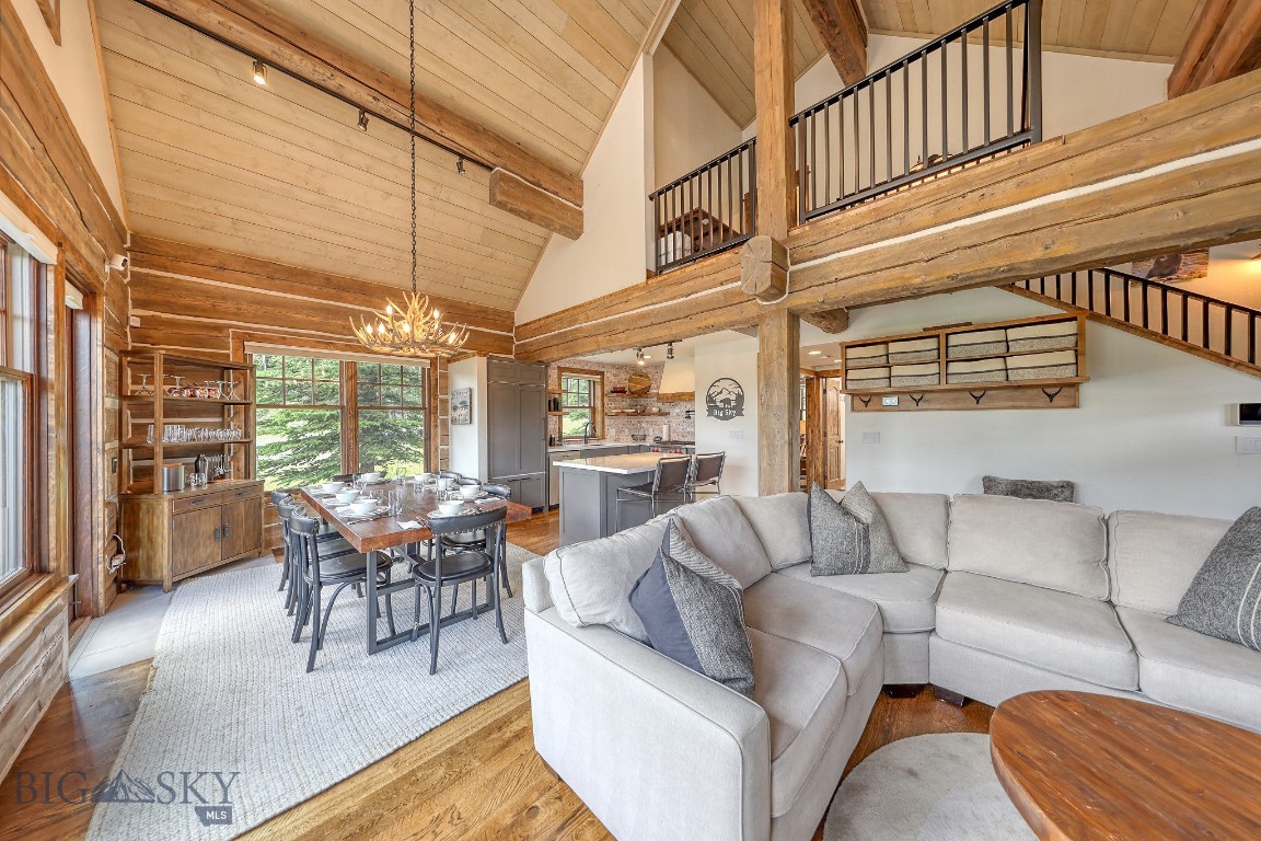 18 Manitou Property Photo 7