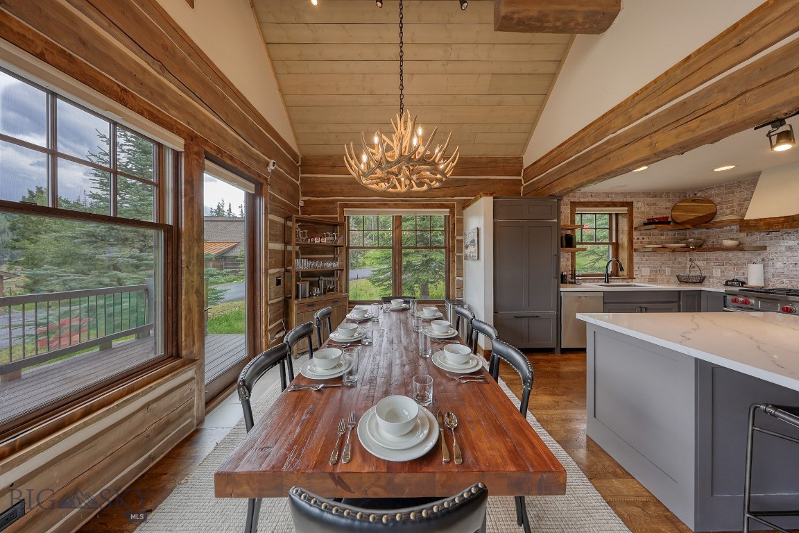 18 Manitou Property Photo 10