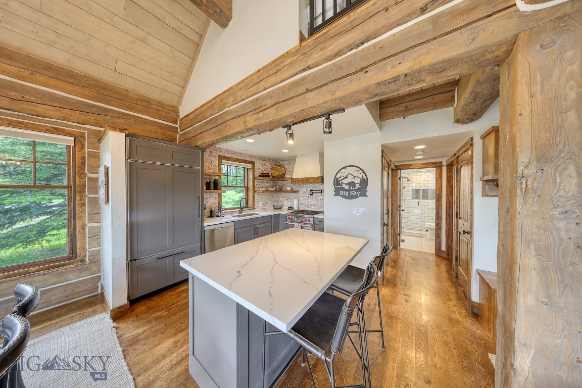 18 Manitou Property Photo 11