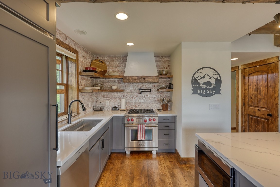 18 Manitou Property Photo 12