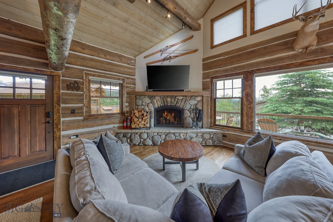 18 Manitou Property Photo 16