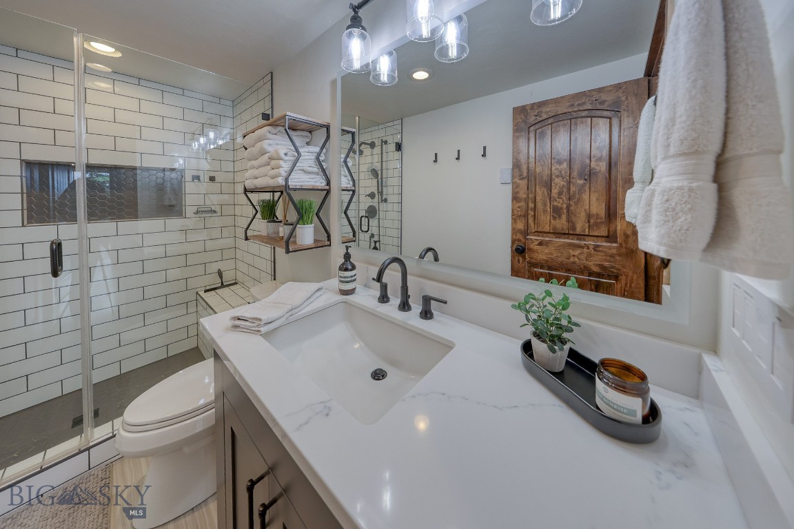 18 Manitou Property Photo 18