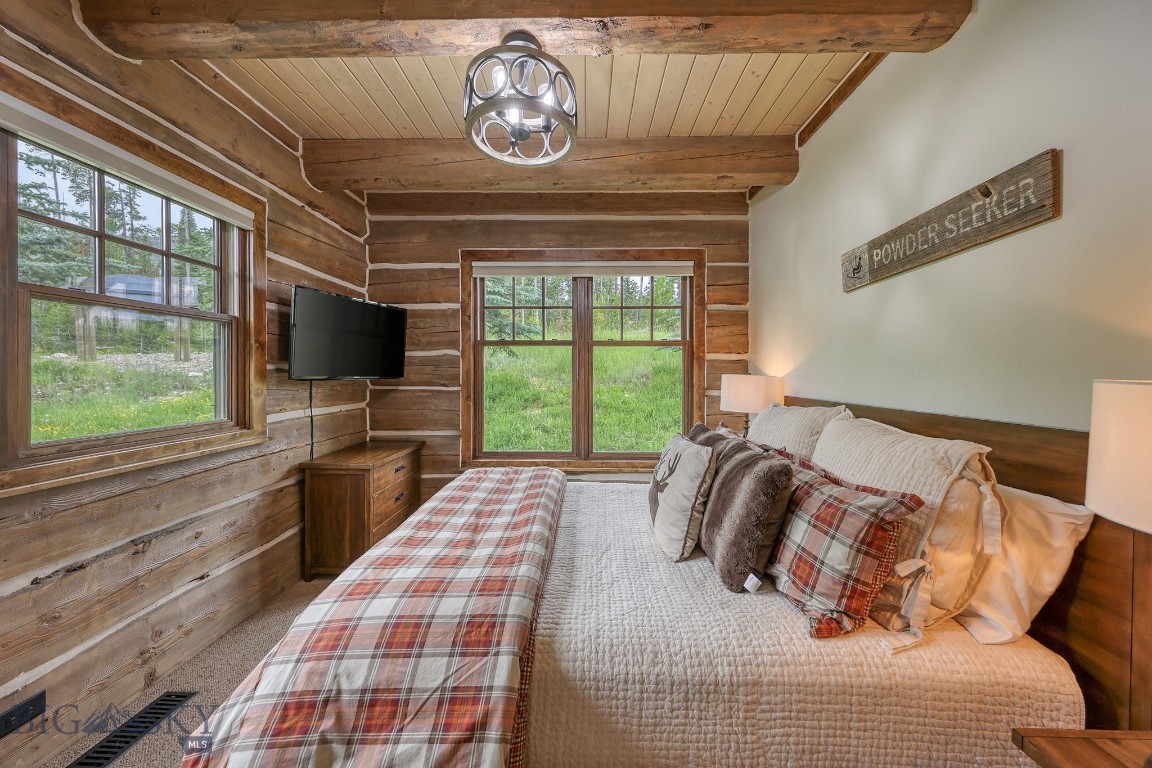 18 Manitou Property Photo 19