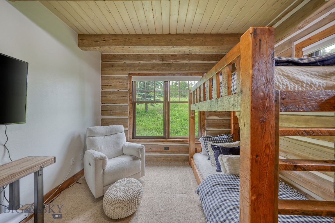 18 Manitou Property Photo 23