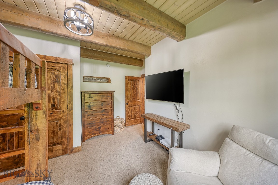 18 Manitou Property Photo 25