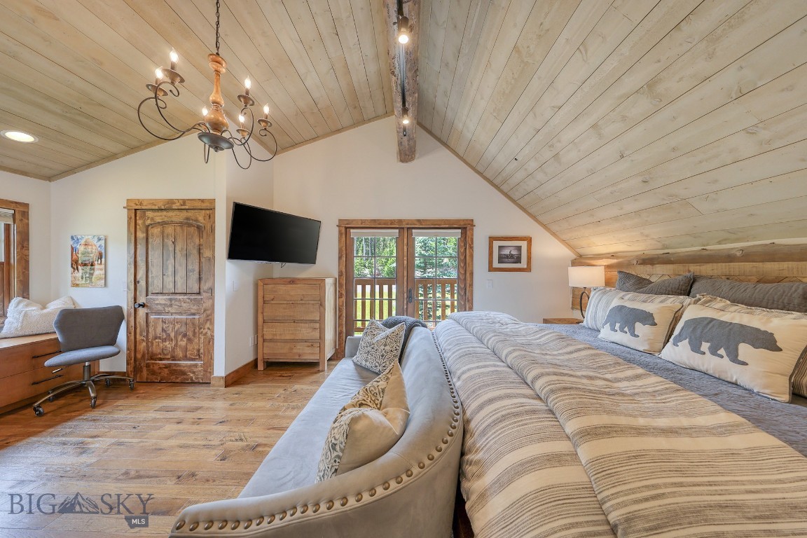 18 Manitou Property Photo 28