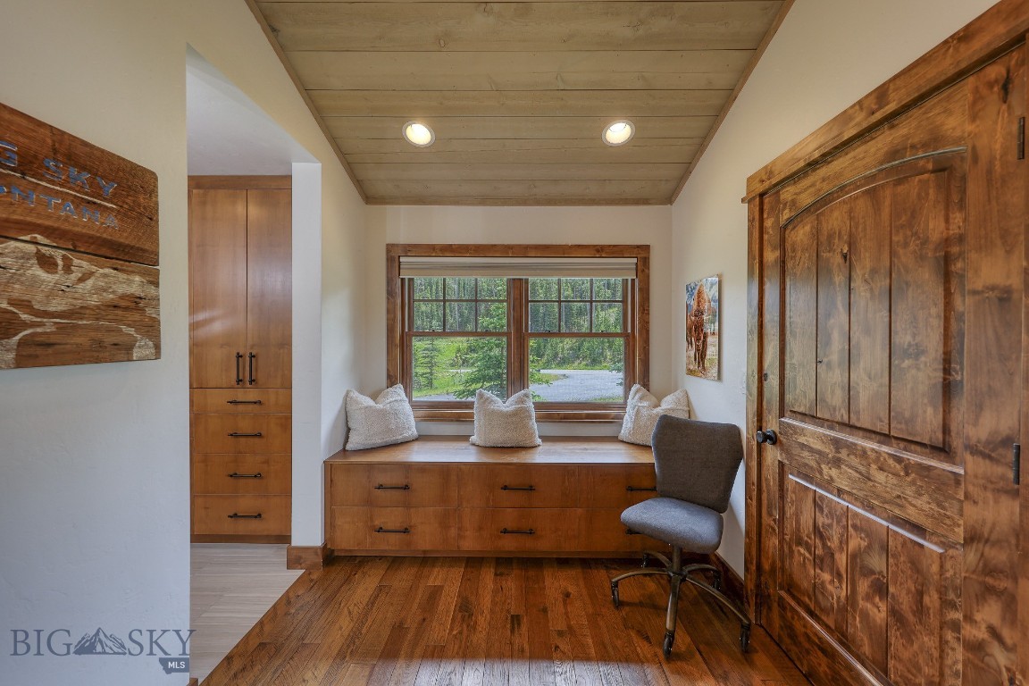 18 Manitou Property Photo 29