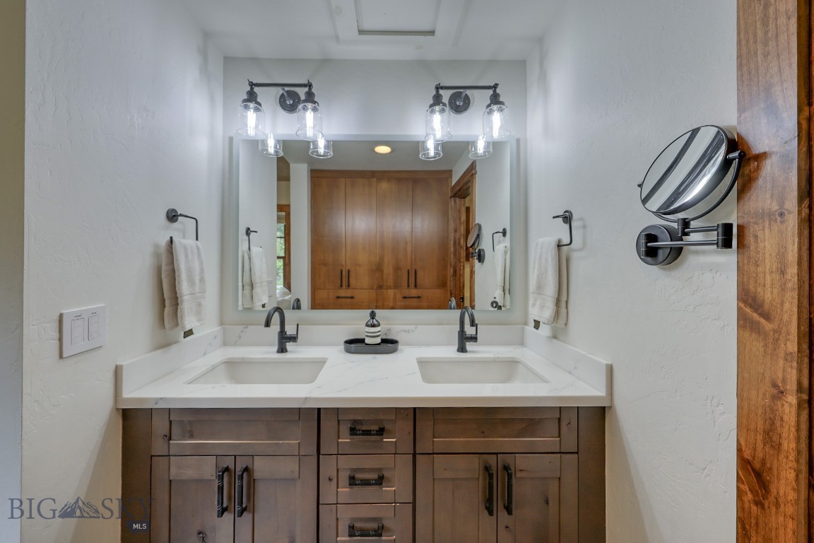 18 Manitou Property Photo 31