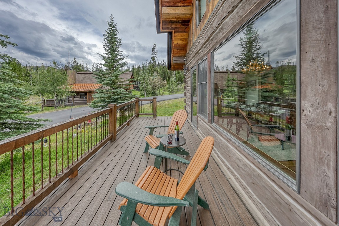 18 Manitou Property Photo 38