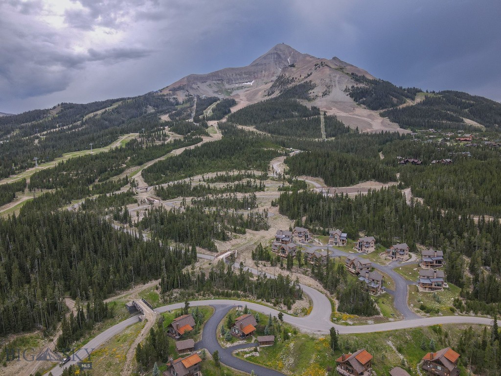 18 Manitou Property Photo 48