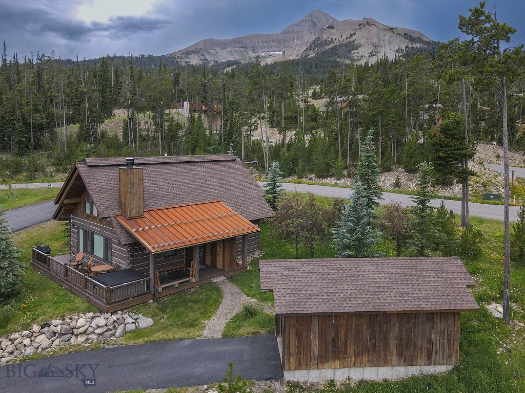 18 Manitou Property Photo 49