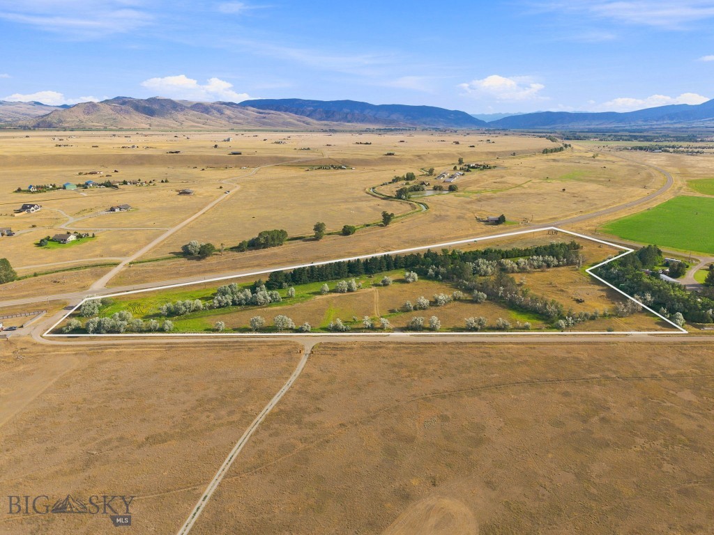 15 Shelter Belt Property Photo 8