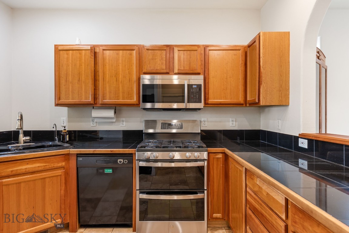 309 Woodman Drive Property Photo 14