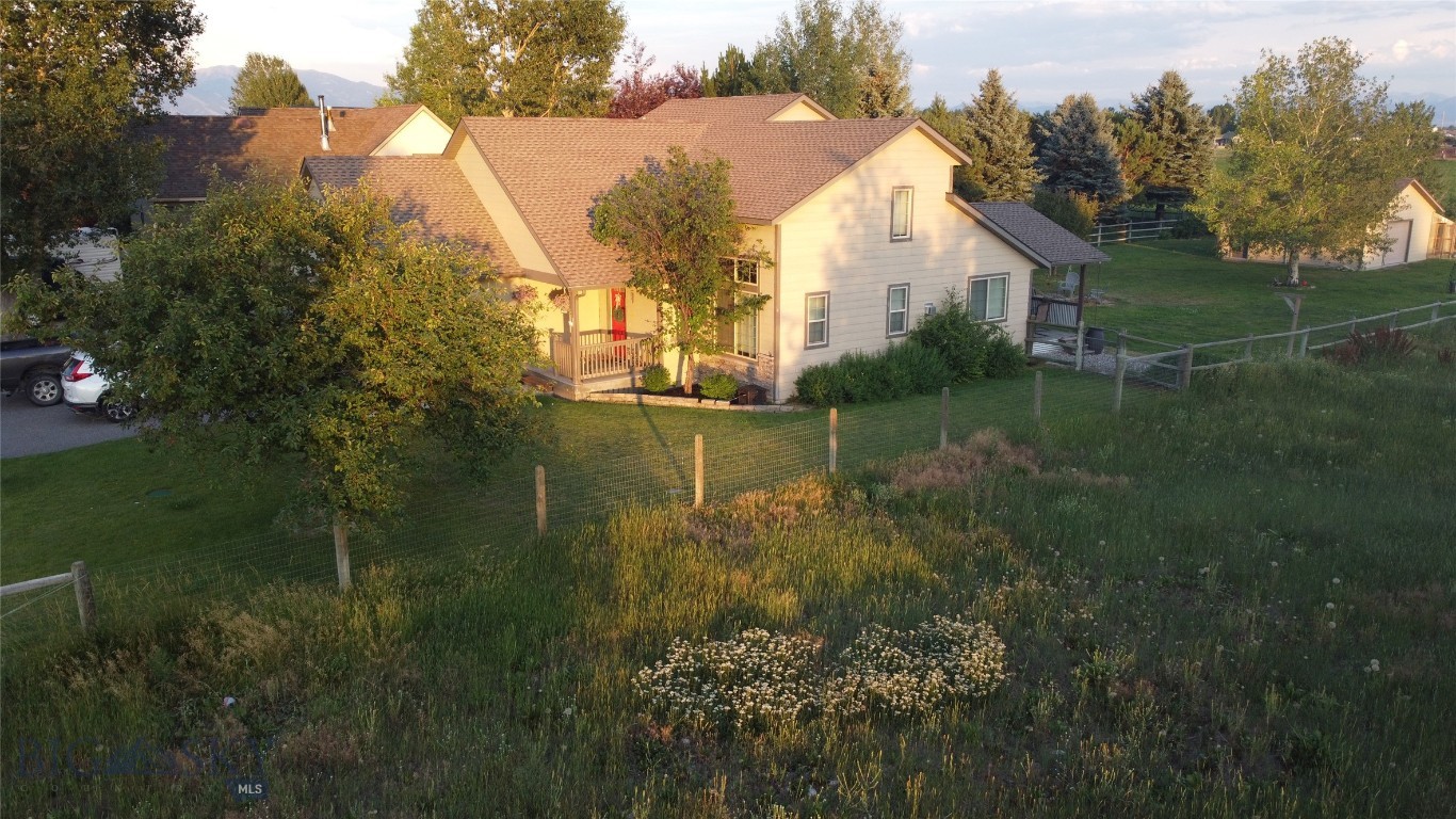 218 East Tobiano Trail Property Photo 6