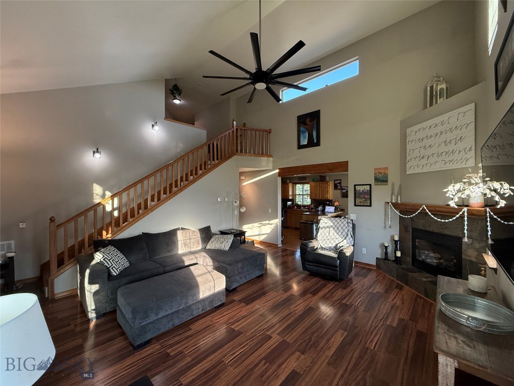 218 East Tobiano Trail Property Photo 9