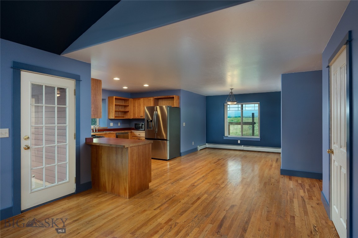 64 E Clara Court Property Photo 9