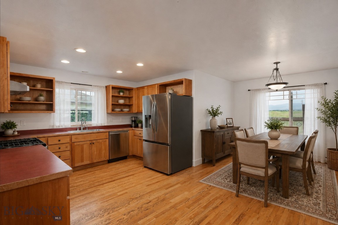 64 E Clara Court Property Photo 17