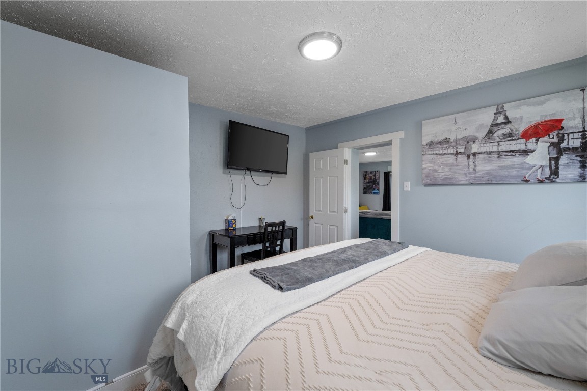 406 E Mercury Property Photo 19