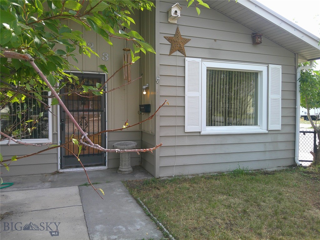 423 Alder Street Property Photo 2