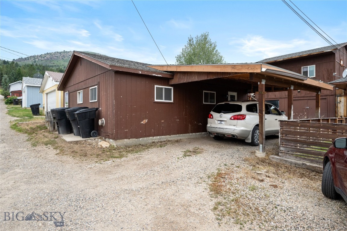 719 W 6th Property Photo 19