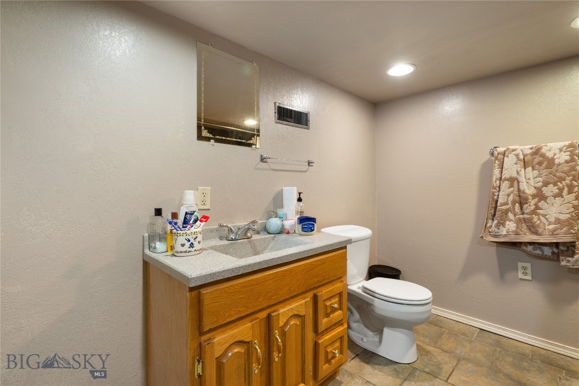 719 W 6th Property Photo 51
