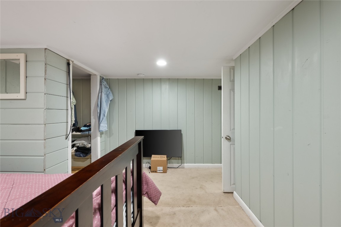 719 W 6th Property Photo 57