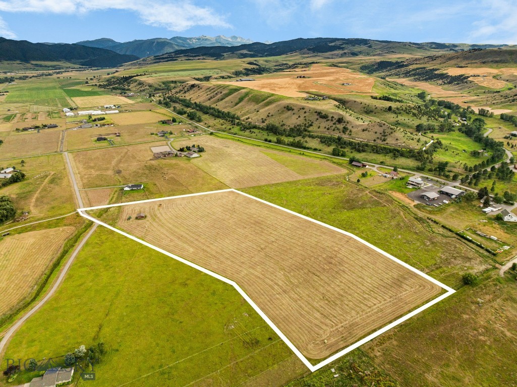 1687 Cottontail Road Property Photo 2