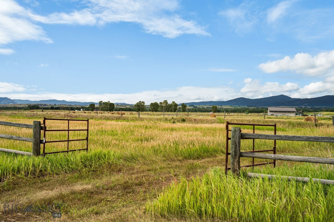 1687 Cottontail Road Property Photo 3