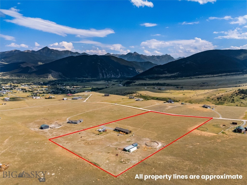 110 Buffalo Trail Property Photo 3