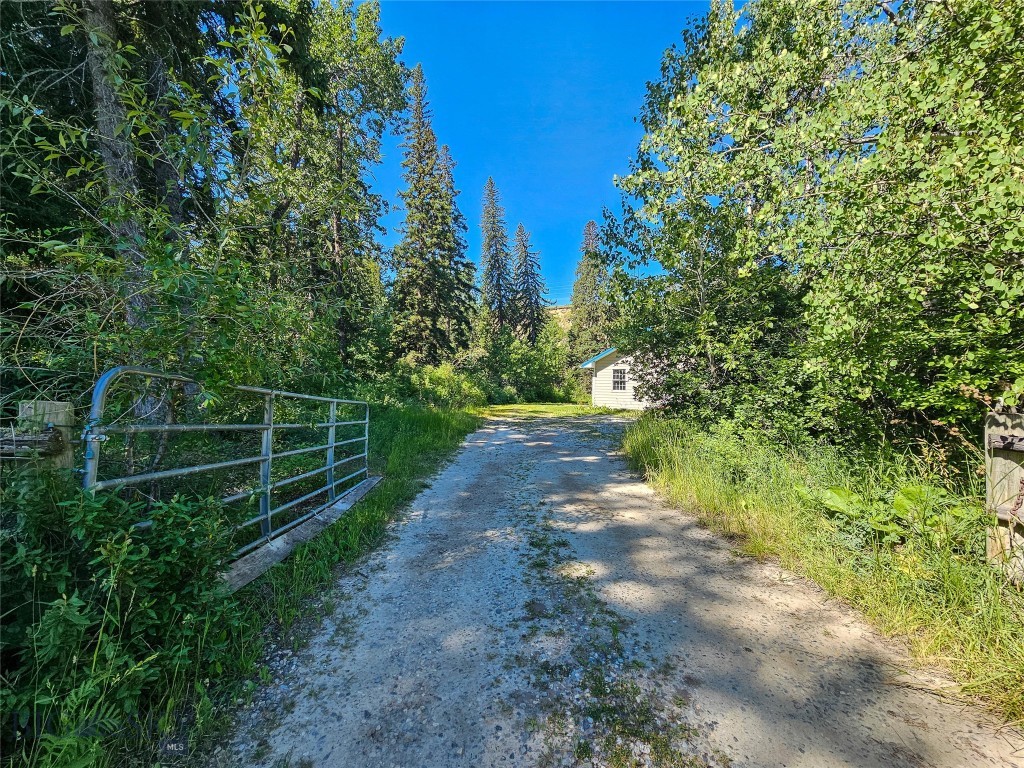212 E Boulder Road Property Photo 2