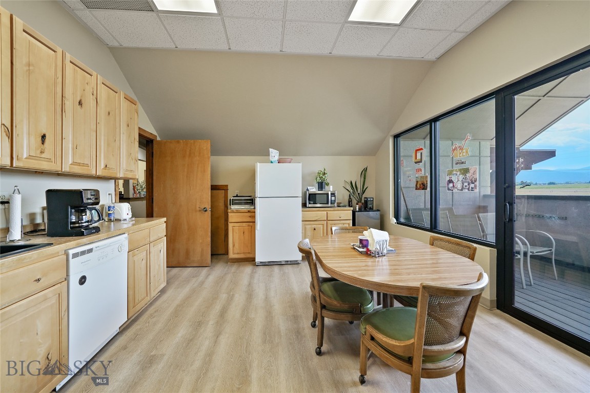 3810 Valley Commons Avenue 4 Property Photo 6