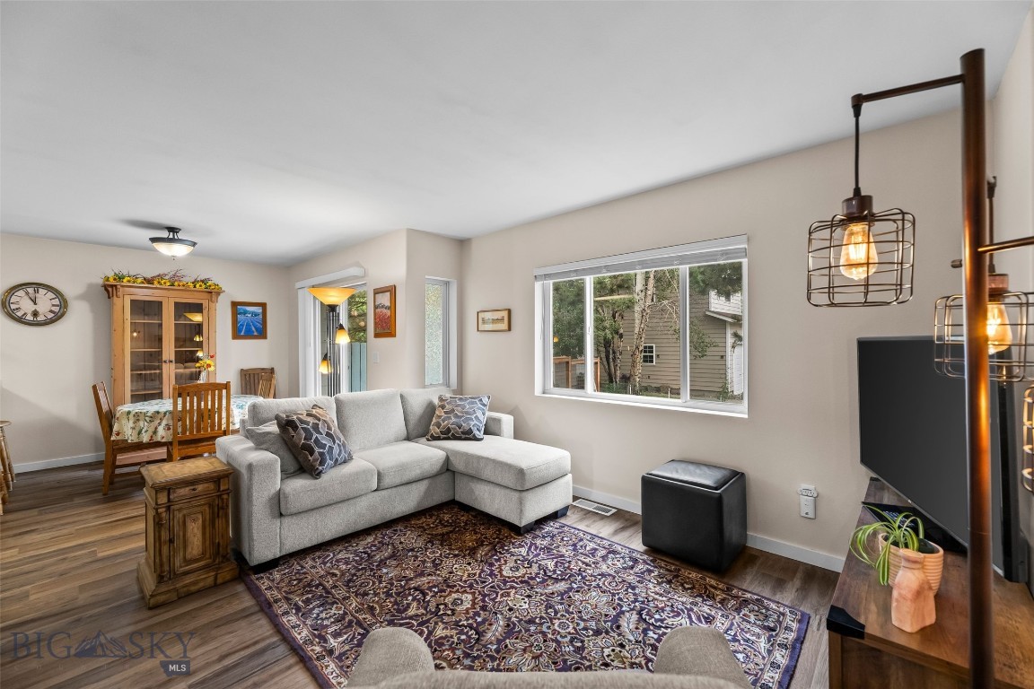 215 E Granite Avenue Property Photo 2