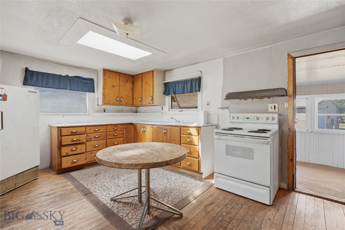 13 Central Property Photo 3