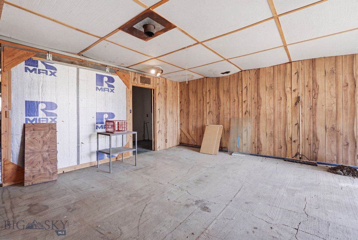 13 Central Property Photo 19