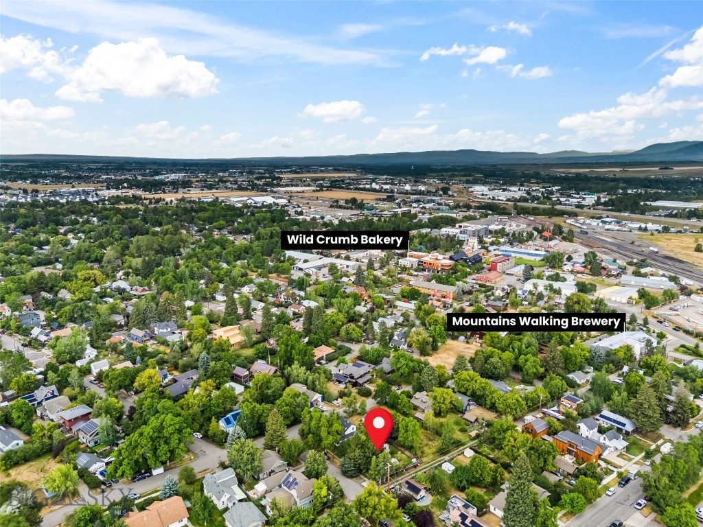 809 E Davis Street Property Photo 2