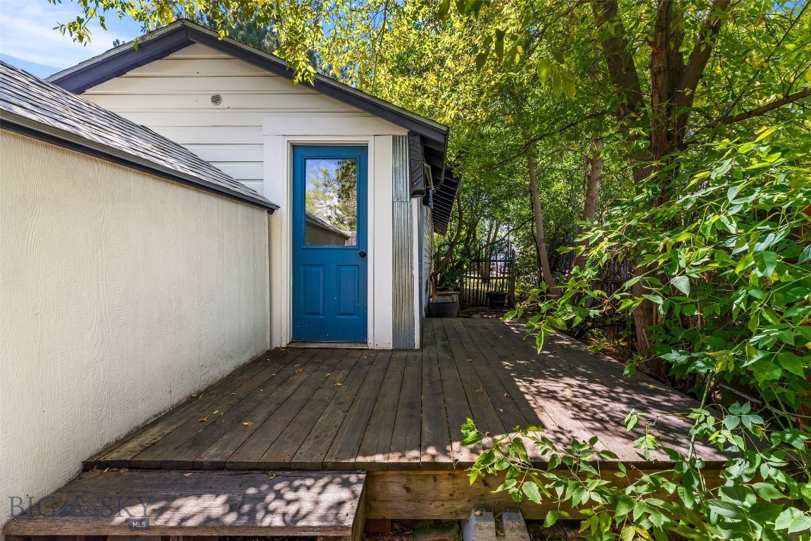 809 E Davis Street Property Photo 15